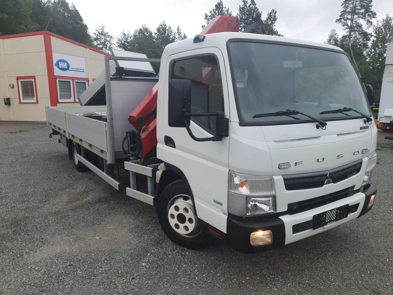 Купить бортовой грузовик Mitsubishi Fuso Canter 7C18 Венгрия Budapest,  XW36341