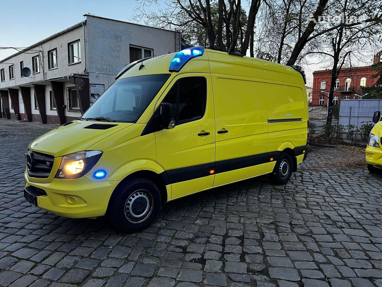 машина скорой помощи Mercedes-Benz Sprinter 316 ambulance